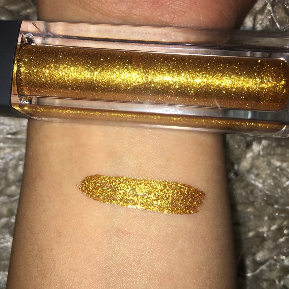 Lip gloss - Picture 3 of 3